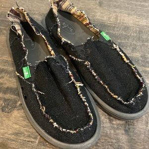 Sanuks size 7 from a pet and smoke free home